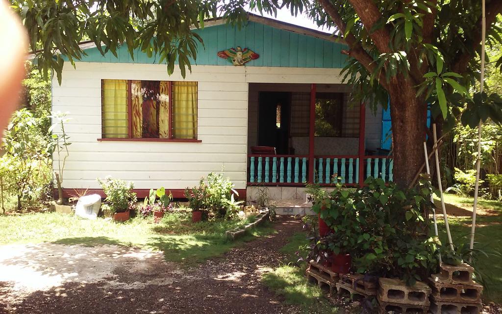 Shades Cottage Guesthouse Blue Hole Exterior photo