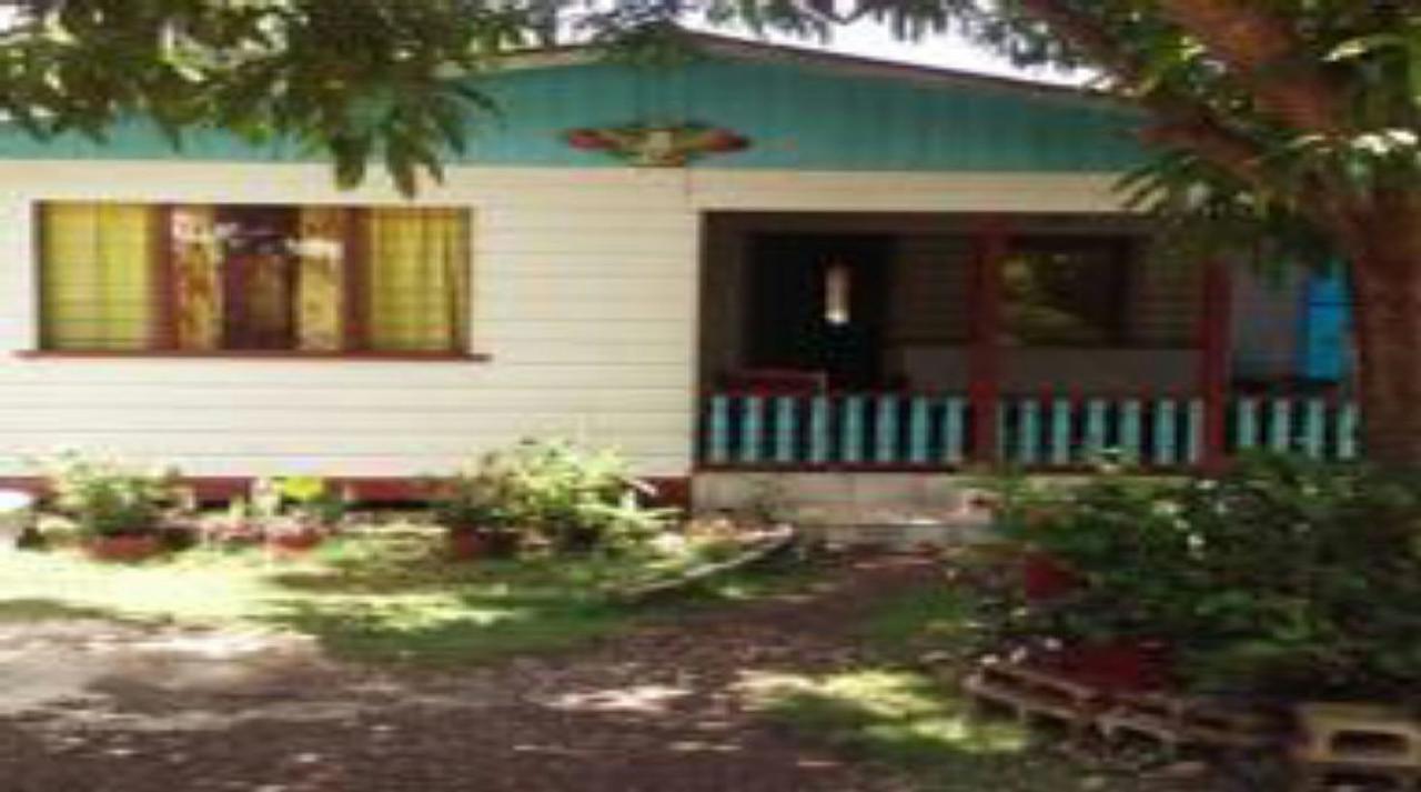 Shades Cottage Guesthouse Blue Hole Exterior photo